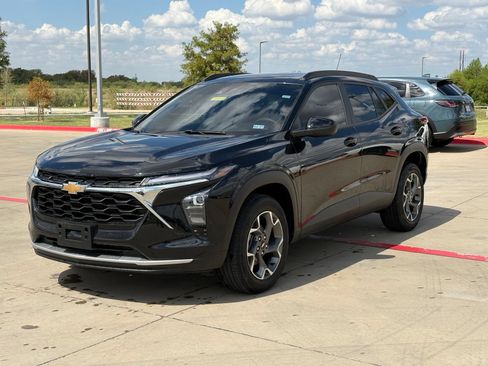 Used 2024 Chevrolet Trax LT FWD image 3