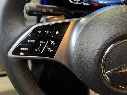 Used 2025 Mercedes-Benz GLB 250 image 23