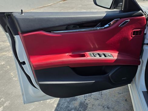 Used 2017 Maserati Quattroporte S GranSport image 28