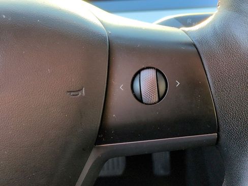 Used 2022 Tesla Model 3 image 12