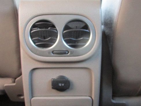 Used 2009 Volkswagen Tiguan SE image 18