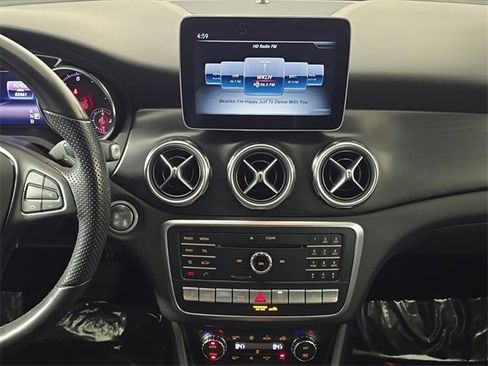 Certified 2020 Mercedes-Benz GLA 250 4MATIC image 16