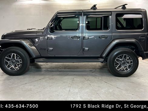 Used 2025 Jeep Wrangler Sahara image 2
