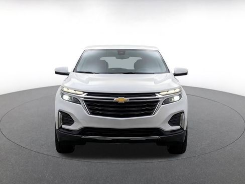 Used 2025 Chevrolet Equinox LT FWD image 2