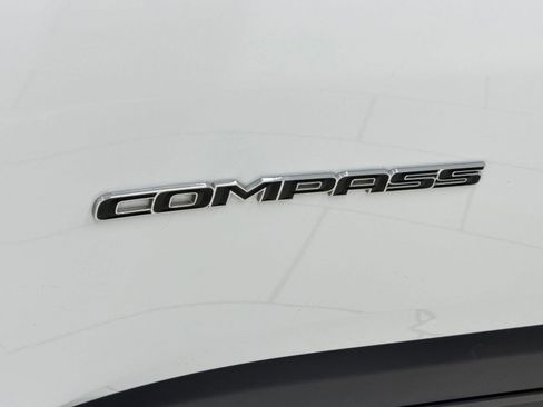 Used 2024 Jeep Compass Latitude AWD/4WD image 33