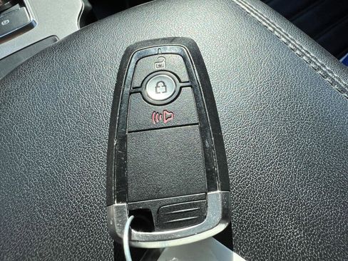 Used 2023 Ford Edge SEL image 33