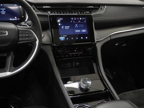 Certified 2023 Jeep Grand Cherokee L Laredo image 24