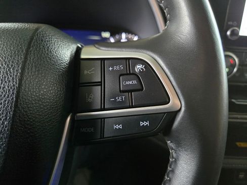 Used 2024 Toyota Highlander XLE image 18