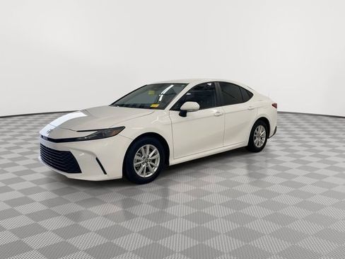 Used 2025 Toyota Camry LE w/ Convenience Package image 6
