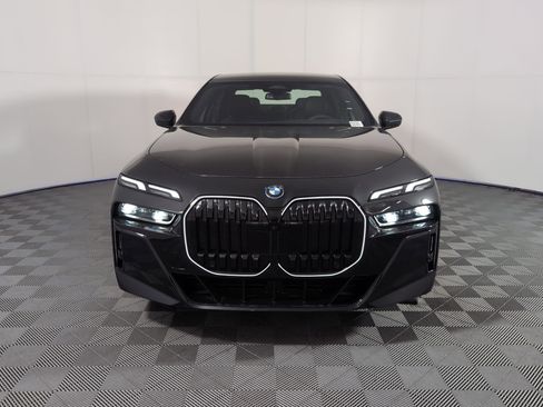 New 2025 BMW i7 xDrive60 w/ Premium Package image 5