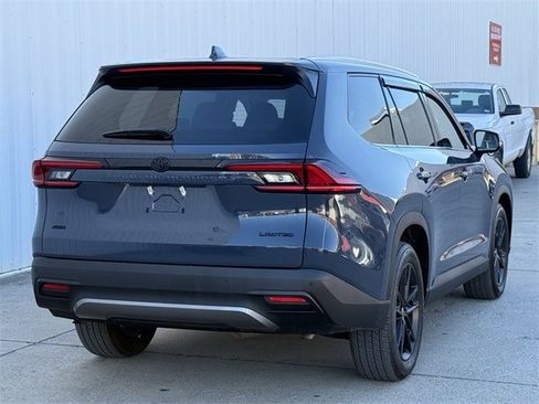 Used 2025 Toyota Grand Highlander AWD image 4