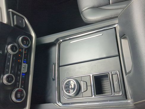 Used 2024 Ford Expedition XLT RWD image 20