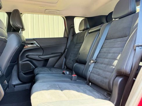 Used 2023 Mitsubishi Outlander SE image 18