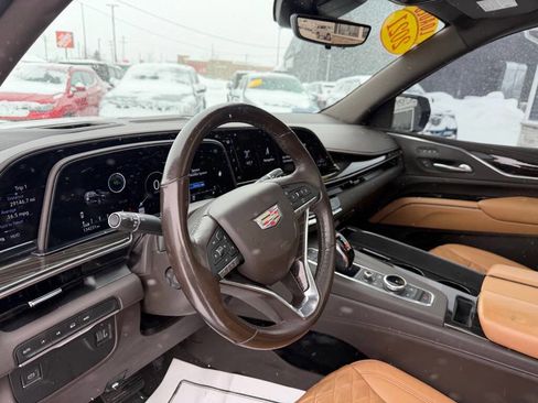 Used 2021 Cadillac Escalade Premium Luxury w/ LPO, Illumination Package image 16