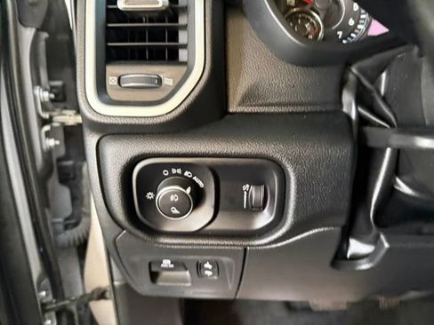 Used 2022 RAM 1500 Big Horn AWD/4WD image 23
