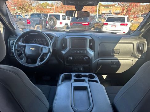 Used 2020 Chevrolet Silverado 1500 Custom w/ Custom Value Package image 10