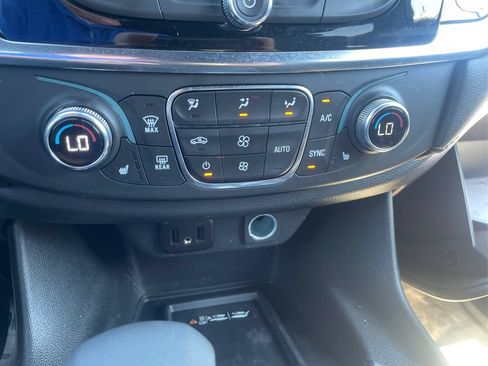 Used 2023 Chevrolet Traverse LT AWD/4WD image 28