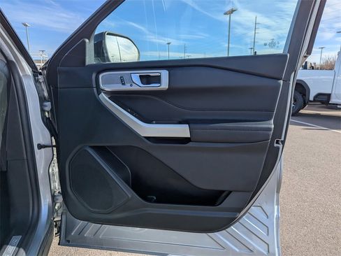 Used 2023 Ford Explorer Limited image 40