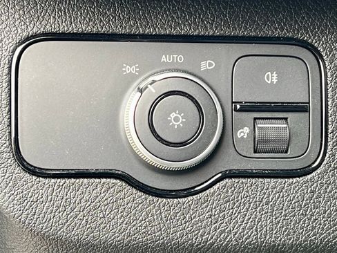 Used 2025 Mercedes-Benz Sprinter 2500 image 40