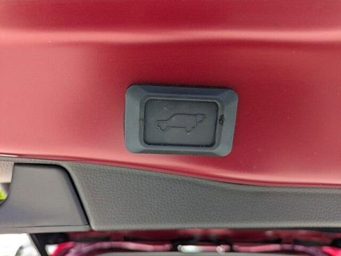 Used 2022 Toyota RAV4 Limited image 18