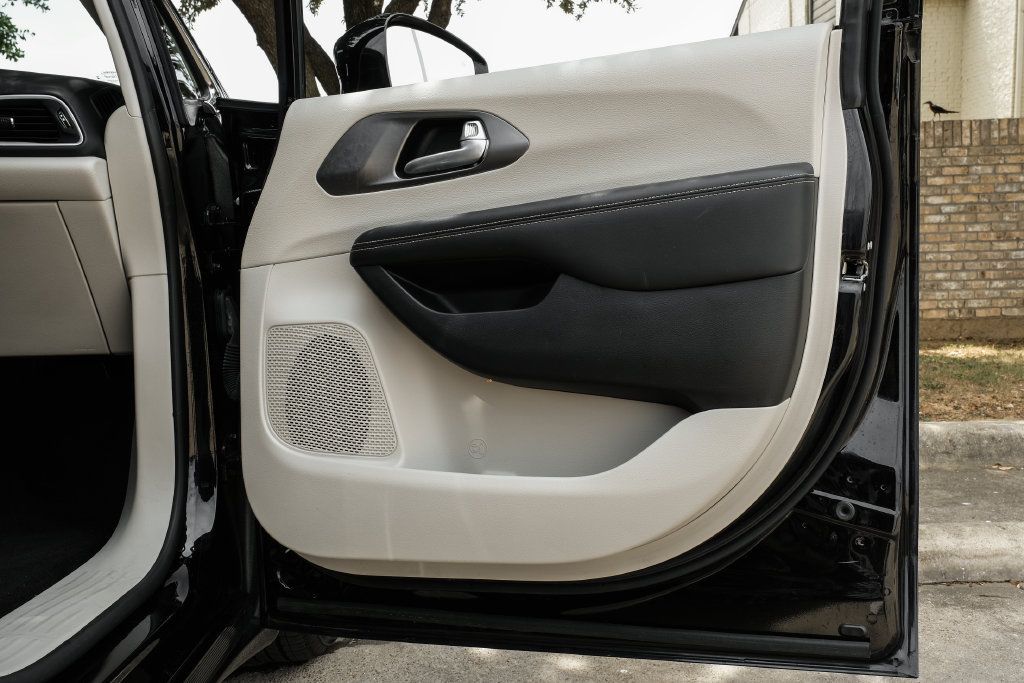 Used 2024 Chrysler Pacifica Touring-L FWD image 61