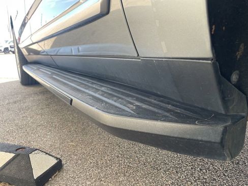 Used 2024 GMC Yukon XL Denali w/ Advanced Technology Package image 15