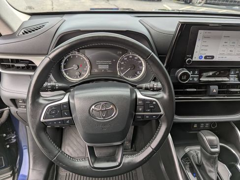 Used 2024 Toyota Highlander LE AWD/4WD image 15