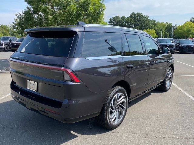 New 2027 Lincoln Navigator Reserve AWD/4WD image 30