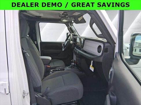 New 2025 Jeep Gladiator Sport AWD/4WD image 32