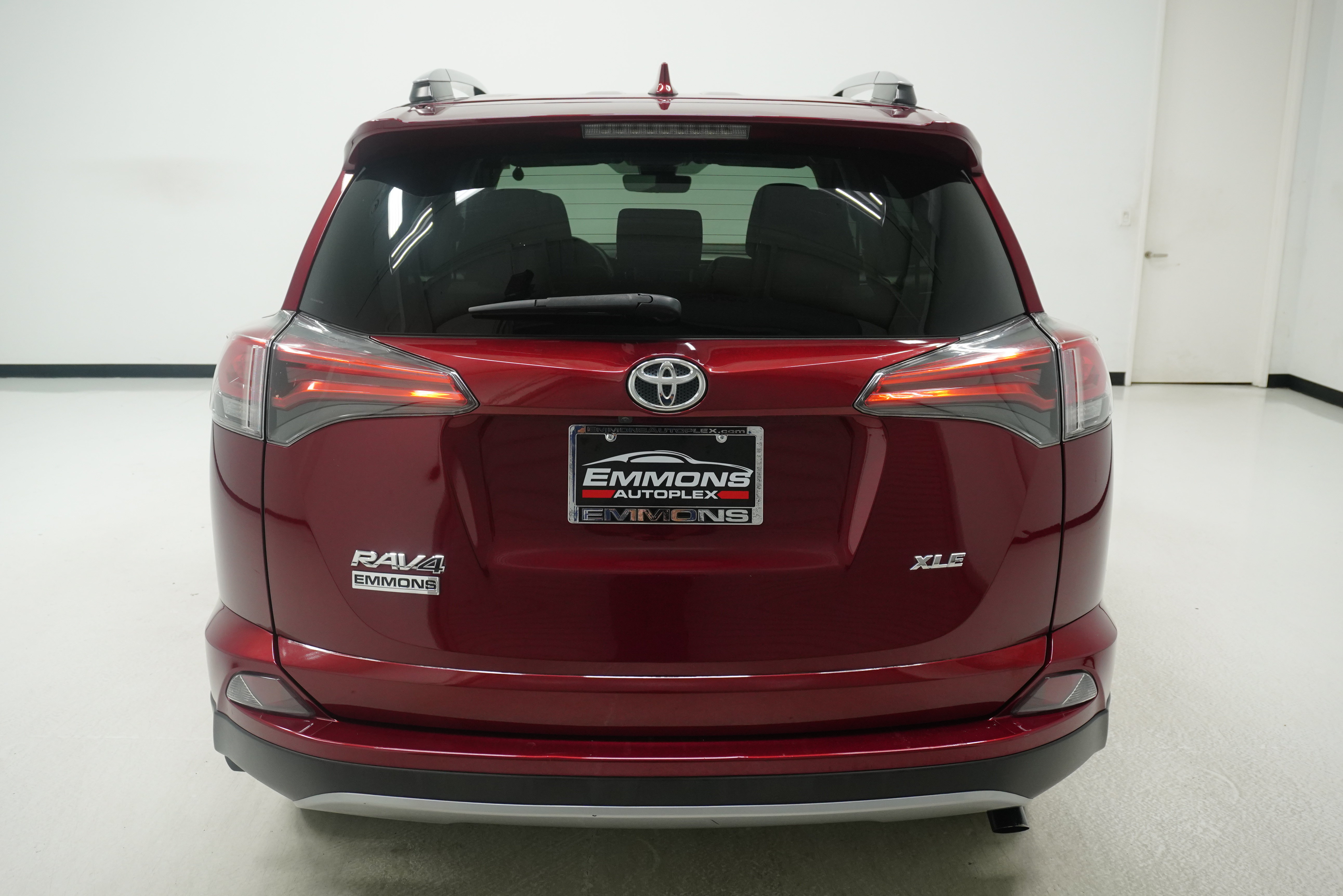 Used 2018 Toyota RAV4 XLE FWD image 5
