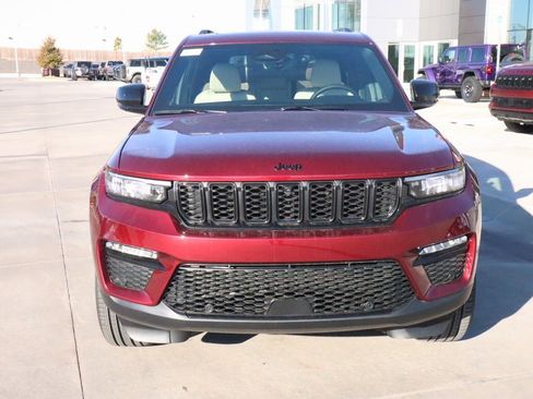 New 2025 Jeep Grand Cherokee Limited w/ Luxury Tech Group II image 9