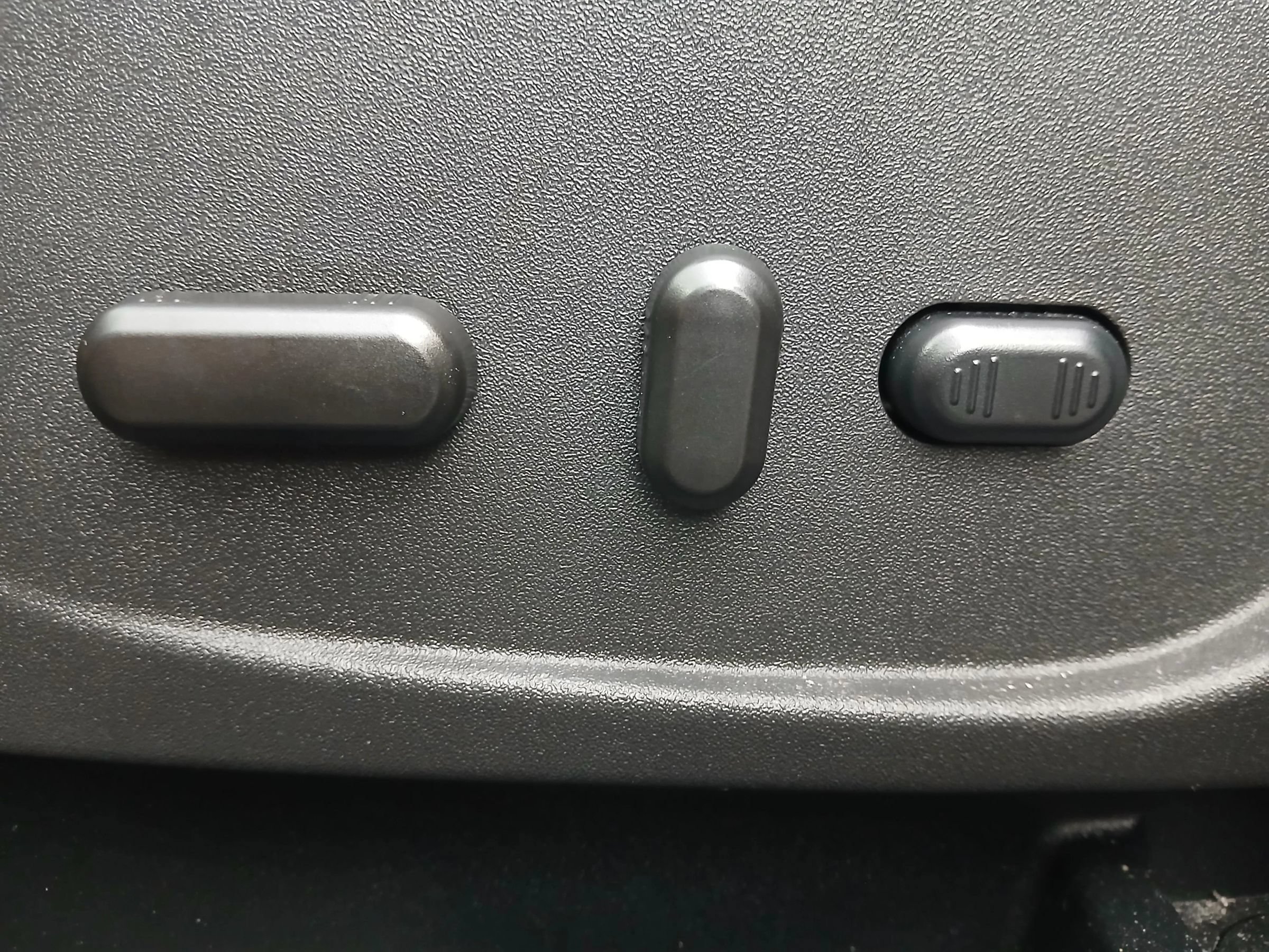 Used 2018 Ford Escape SEL FWD image 19