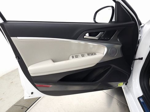 Used 2025 Genesis G70 3.3T Advanced image 11