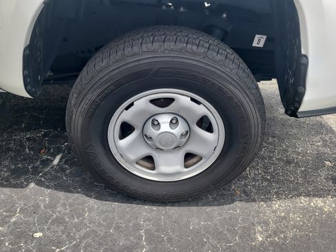 Used 2022 Toyota Tacoma SR AWD/4WD image 10