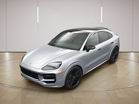 Certified 2025 Porsche Cayenne GTS AWD/4WD image 33
