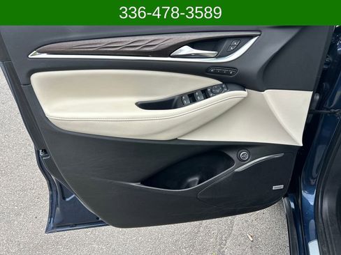 Used 2022 Buick Enclave Avenir w/ Avenir Technology Package AWD/4WD image 10