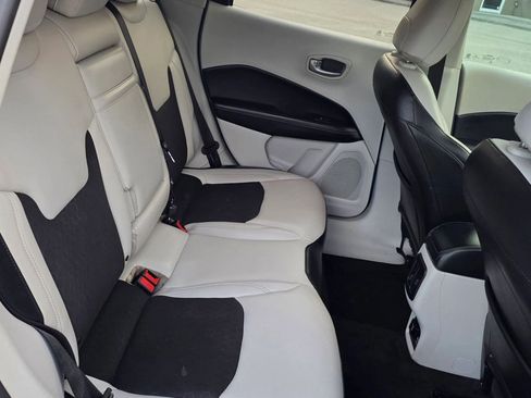 Used 2018 Jeep Compass Latitude w/ Popular Equipment Group FWD image 15
