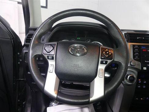 Used 2020 Toyota 4Runner Limited AWD/4WD image 30