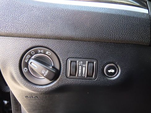 Used 2017 Chrysler 300 Limited w/ Value Package image 26