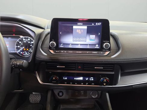 Used 2025 Nissan Rogue SV AWD/4WD image 21