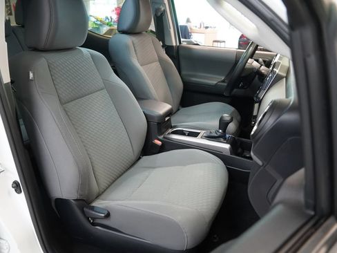 Used 2021 Toyota Tacoma SR5 AWD/4WD image 33