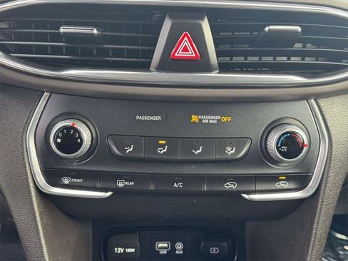 Used 2020 Hyundai Santa Fe SE image 25