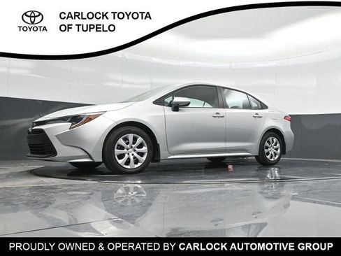 Used 2025 Toyota Corolla LE image 32