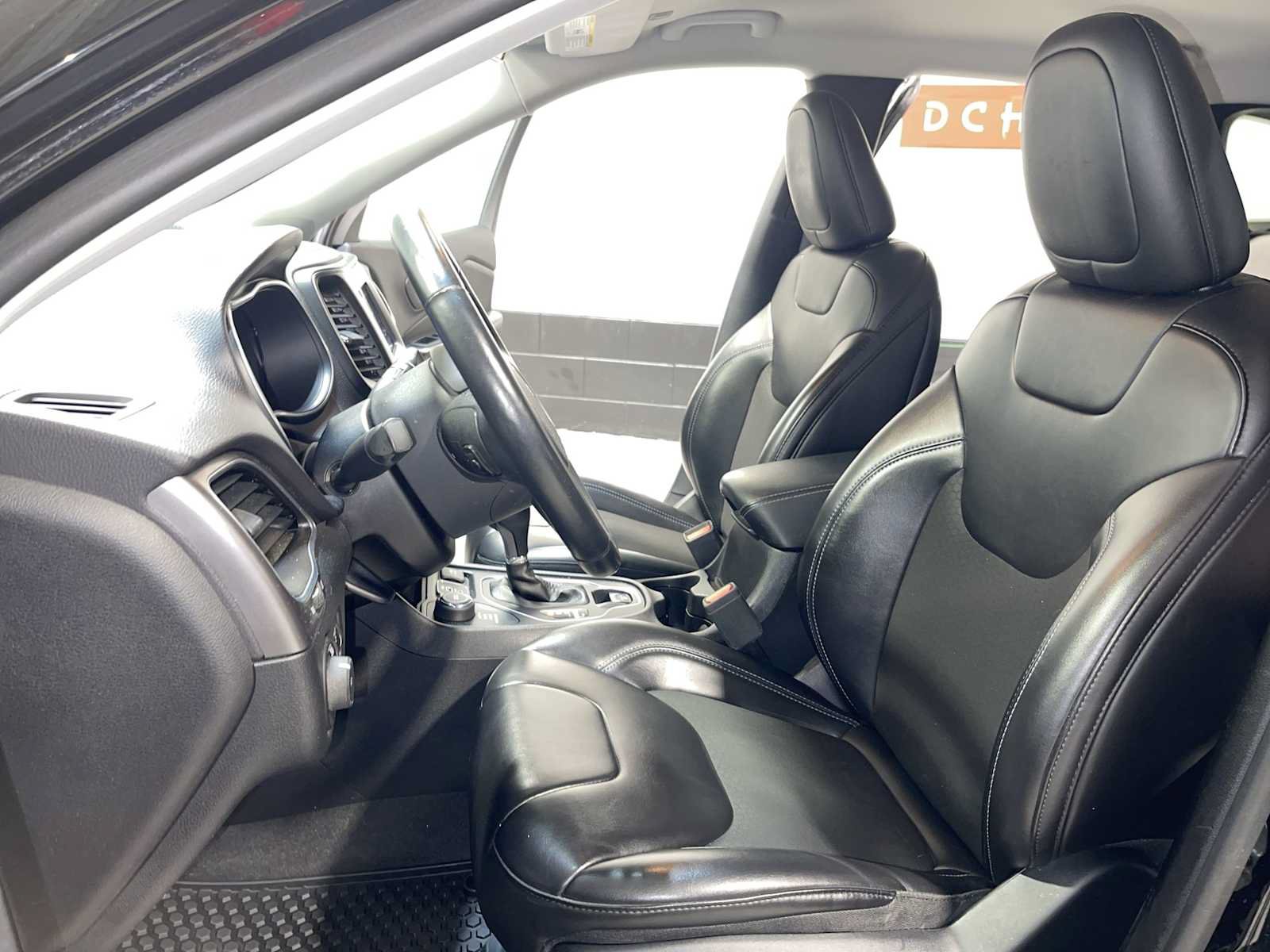 Used 2019 Jeep Cherokee Latitude Plus w/ Cold Weather Group AWD/4WD image 11
