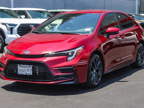 Used 2024 Toyota Corolla SE w/ Convenience Package FWD image 3