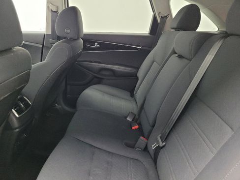 Used 2019 Kia Sorento FWD V6 image 18