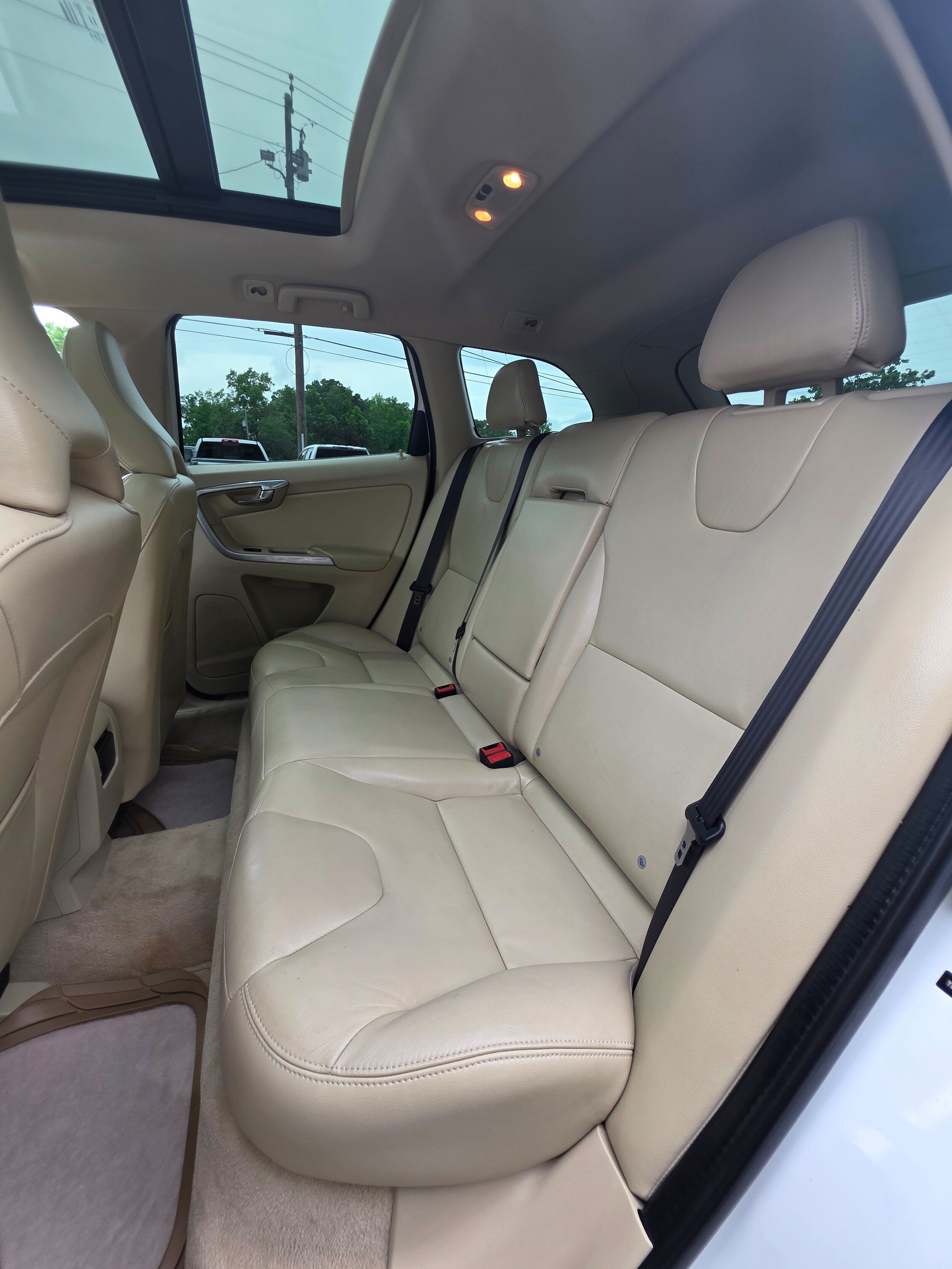 Used 2016 Volvo XC60 T5 Premier FWD image 16