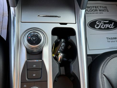 Used 2020 Ford Explorer XLT w/ Equipment Group 202A AWD/4WD image 12