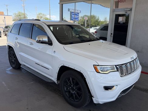 Used 2017 Jeep Grand Cherokee Overland AWD/4WD image 2