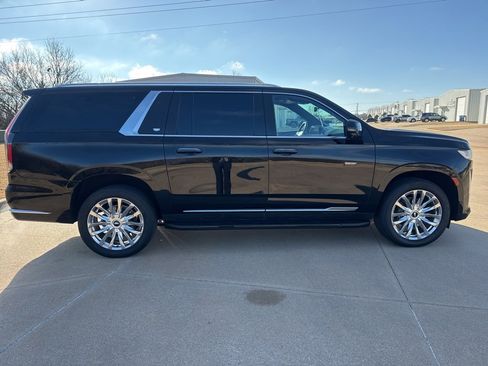 Used 2023 Cadillac Escalade ESV Premium Luxury image 4